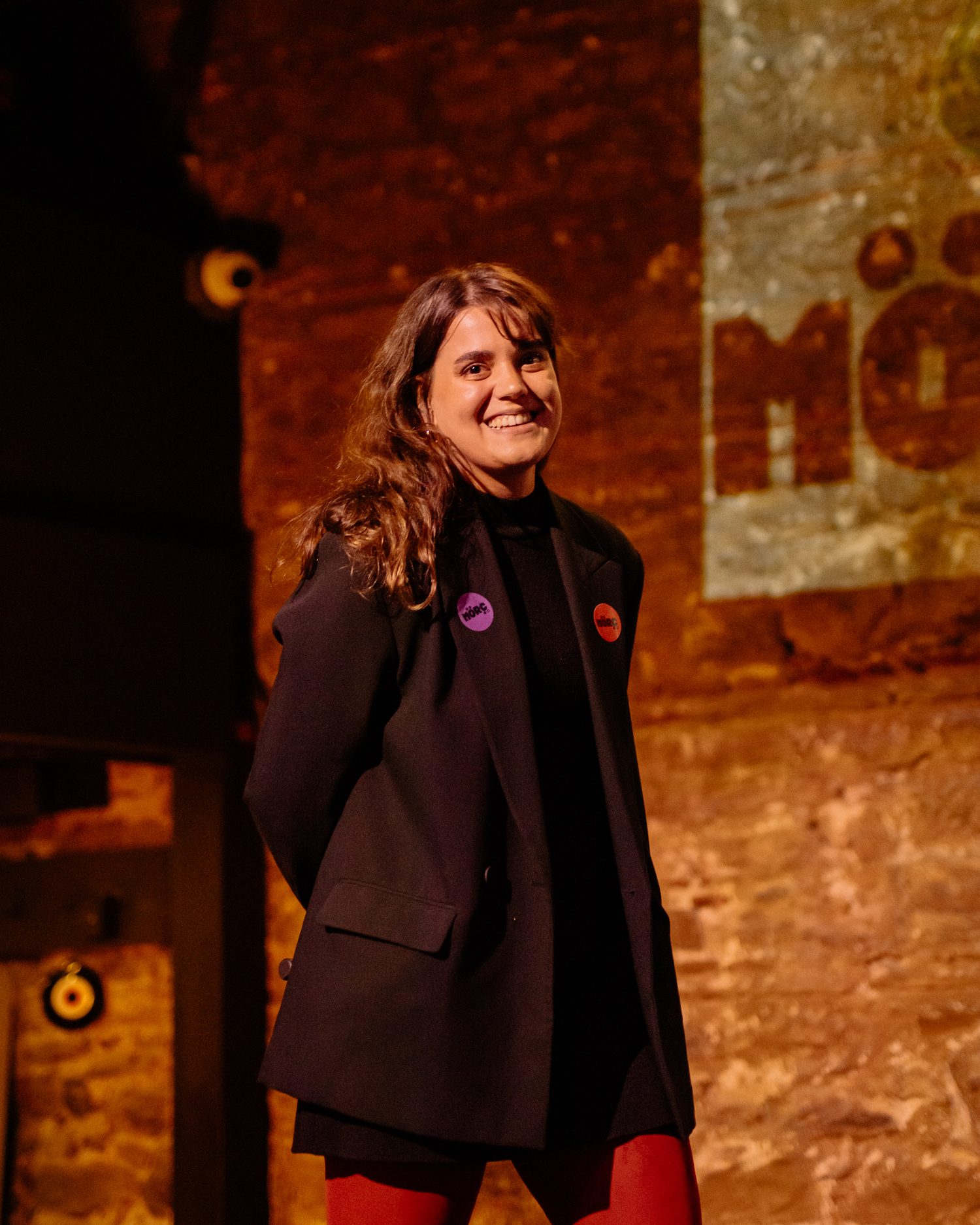 Mörç'ün ilk sanatçı koleksiyonunun lansmanında sahnede Hey! Douglas, Eda Gündüz ve Taner Turna