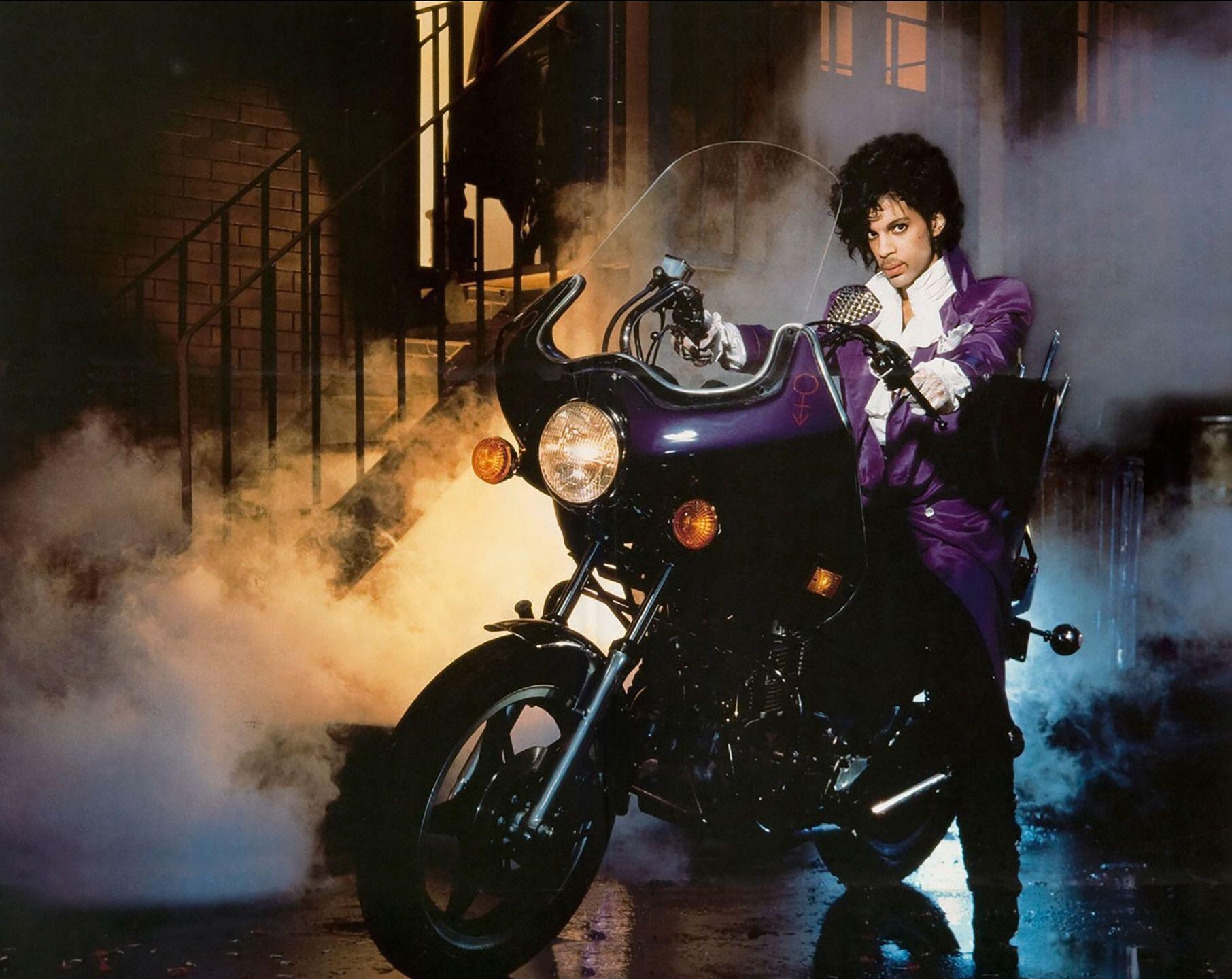 PRINCE’İN MORLA KAPLI EVRENİ: PURPLE RAIN VE SEMBOLİZM
