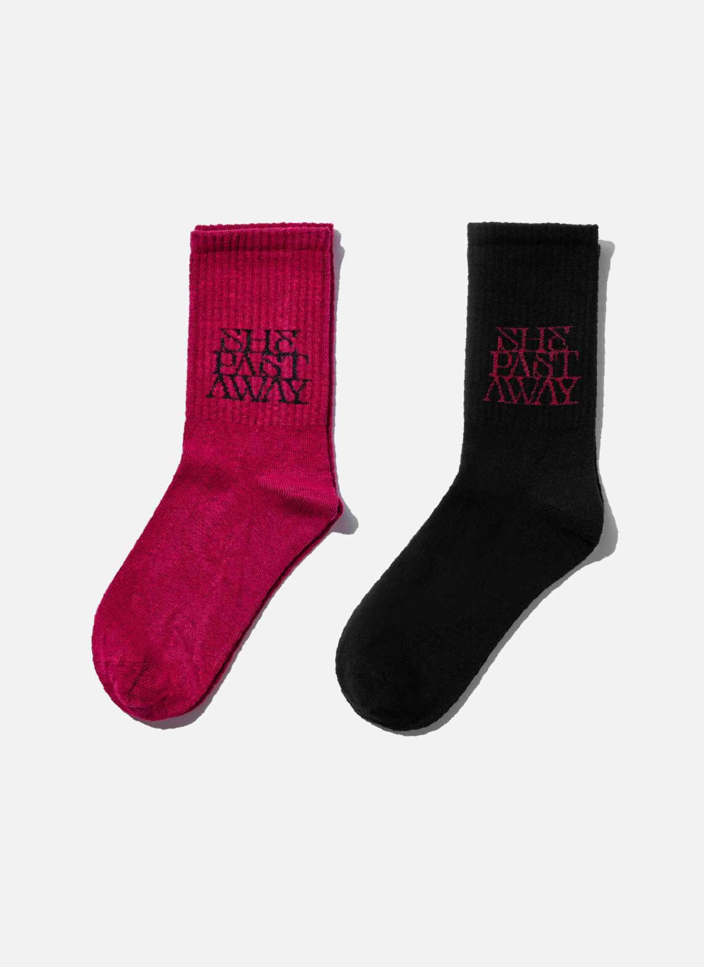 she_past_away_mörç_gölgede_dans_siyah_kırmızı_çorap